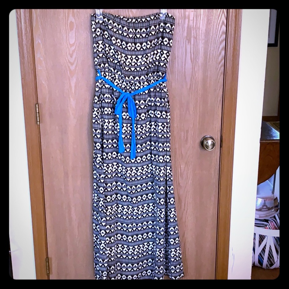 Black and whit maxi dress!